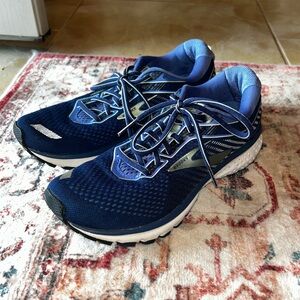 Brooks Ghost 12 running shoes